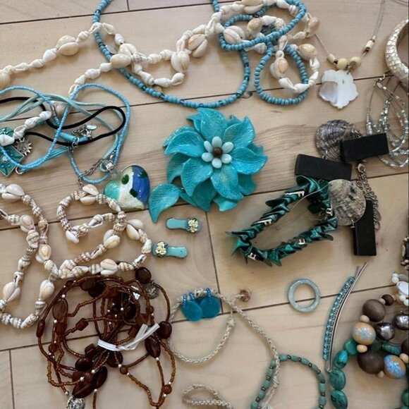 Mermaidcore Jewelry Bundle – Blue & Shell Mix – Necklaces, Bracelets, Rings - Picture 7 of 8
